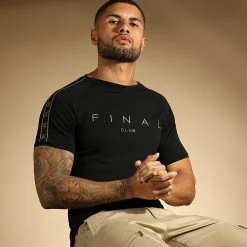 Promo 💯 Tee Shirt A Bandes Logo Premium Fit 774 Noir Doré de Final Club 🎉 -Final Club Soldes final club 283970 FINAL 774 20211206T100547 05