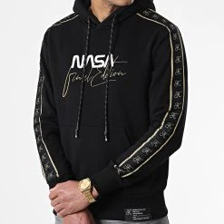Offres 🔔 Sweat Capuche Nasa Final Edition Noir Détails Or de Final Club 🛒