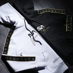 Offres 🔔 Sweat Capuche Nasa Final Edition Noir Détails Or de Final Club 🛒 -Final Club Soldes final club 290295 FINAL 818 20220112T085519 05