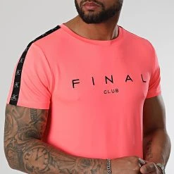 Promo 🔥 Tee Shirt A Bandes Logo Premium Fit 938 Rose Fluo de Final Club 🧨