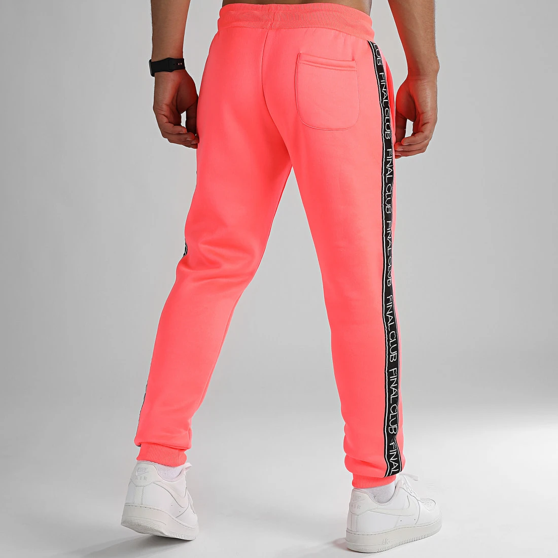 Bon marché ✔️ Pantalon Jogging A Bandes et Broderie 1000 Rose Fluo de Final Club ✨ 7 Bon marché ✔️ Pantalon Jogging A Bandes et Broderie 1000 Rose Fluo de Final Club ✨ – Image 5