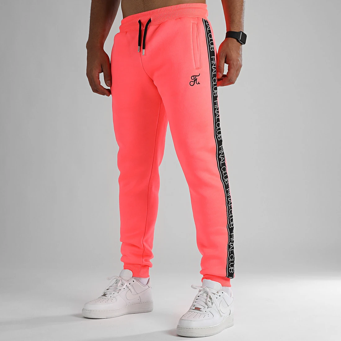 Bon marché ✔️ Pantalon Jogging A Bandes et Broderie 1000 Rose Fluo de Final Club ✨ 4 Bon marché ✔️ Pantalon Jogging A Bandes et Broderie 1000 Rose Fluo de Final Club ✨ – Image 2