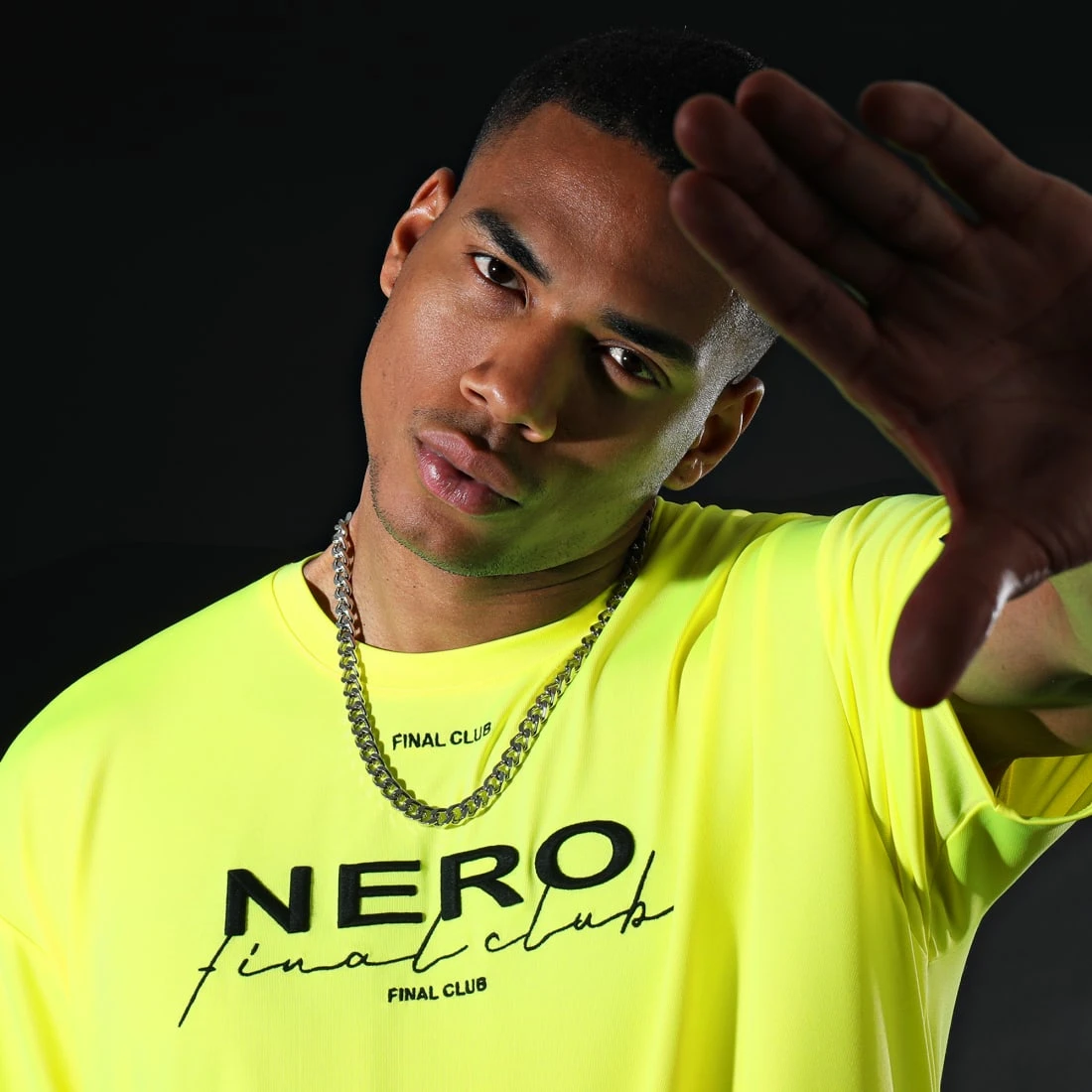 Nouveau 🔔 Tee Shirt Oversize Large NERO 1st Drop Limited Fast Yellow de NERO x Final Club ⭐ 7 Nouveau 🔔 Tee Shirt Oversize Large NERO 1st Drop Limited Fast Yellow de NERO x Final Club ⭐ – Image 5